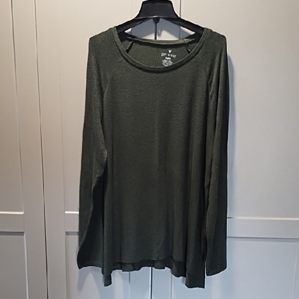 American Eagle Outfitters Olive Long Sleeve Crewneck Top